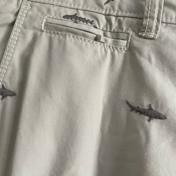 Men’s Old Navy Shark Print Shorts~Size 29 - Picture 3 of 10